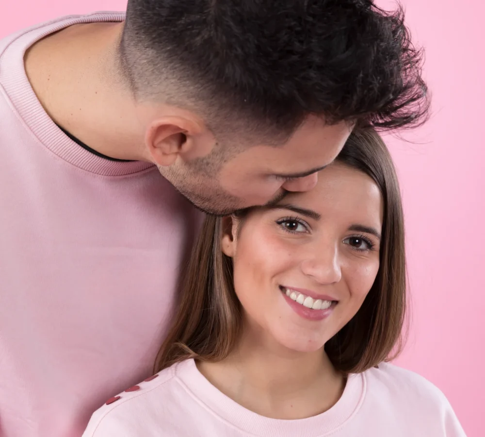 man-kissing-young-smiling-woman
